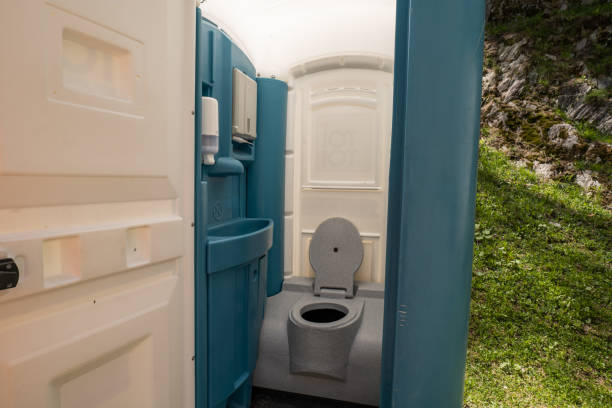 Best VIP or Luxury Restroom Trailers  in Cape Neddick, ME